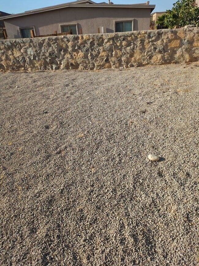 Building Photo - Immaculate Eastside 4-bedroom home in El P...