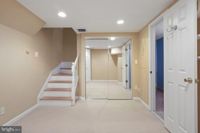 Building Photo - 568 N St Asaph St