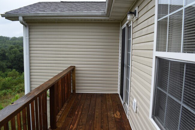 Building Photo - 3 bedroom 2 Bathroom Duplex in Hunters Ridge