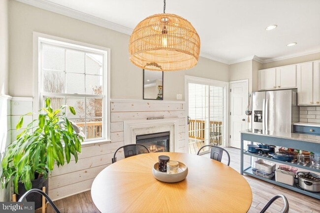 Building Photo - 10136 Pale Rose Loop