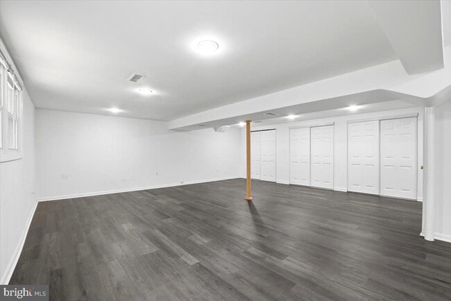 Building Photo - 131 Casmar St SE