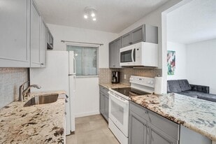 Building Photo - 306 E Ocean Ave