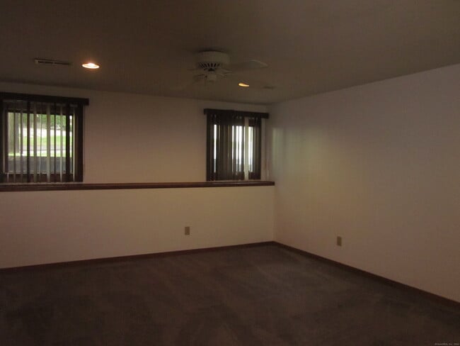 Building Photo - 690 Forest Rd