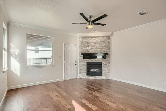 Building Photo - 8008 Serenity Way