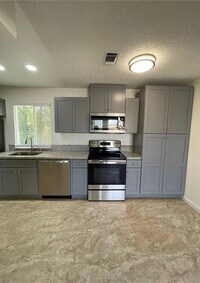 Building Photo - 205 N Mariposa St