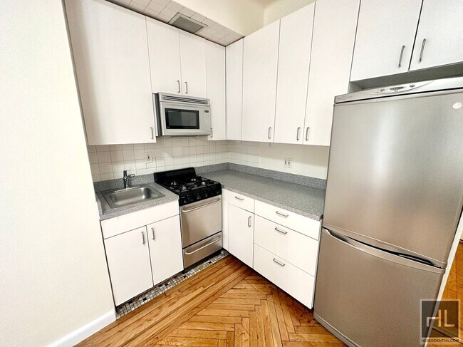 Building Photo - WEST 13 STREET