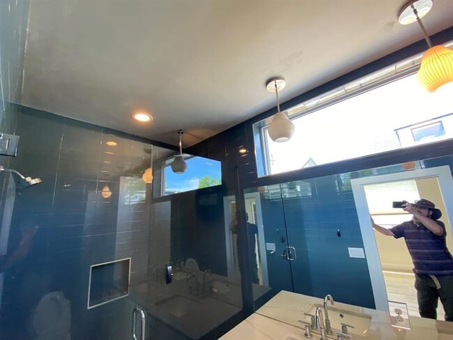 Building Photo - 1903 E 8th St