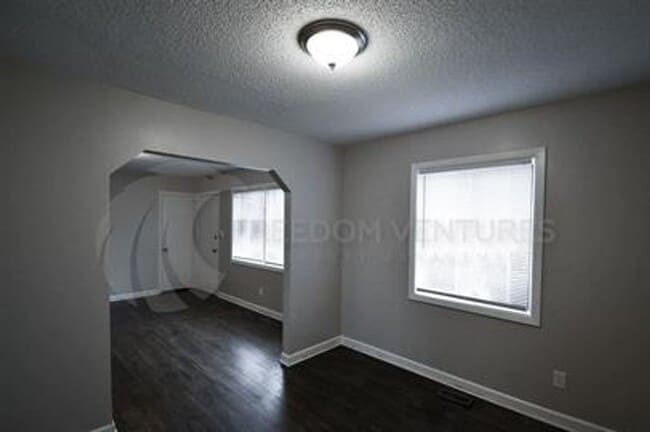 Building Photo - Charming 3BR/2BA Brick Home with Fenced Yard