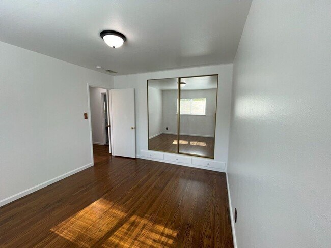 Building Photo - Nor Cal Realty, Inc - 3 bedroom 1 bath wit...