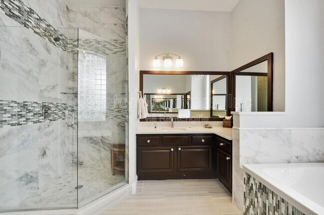 Building Photo - 2708 Formosa Blvd