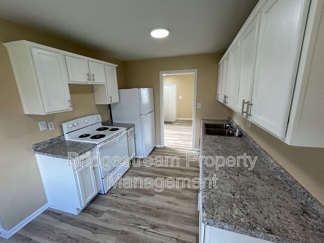 Building Photo - 22 Whispering Dr