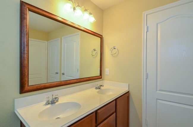 Building Photo - 4235 Kendall Rock Ln