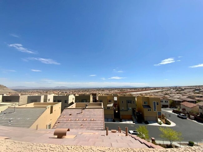 Building Photo - UNIQUE MODERN 3 STORY, 2BED, 3BATH WITH A ROOFTOP DECK!