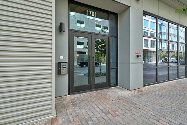 Building Photo - 1701 Simond Ave Ave