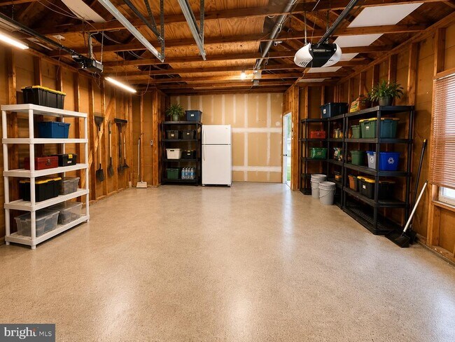 Building Photo - 44 Brambling Ln