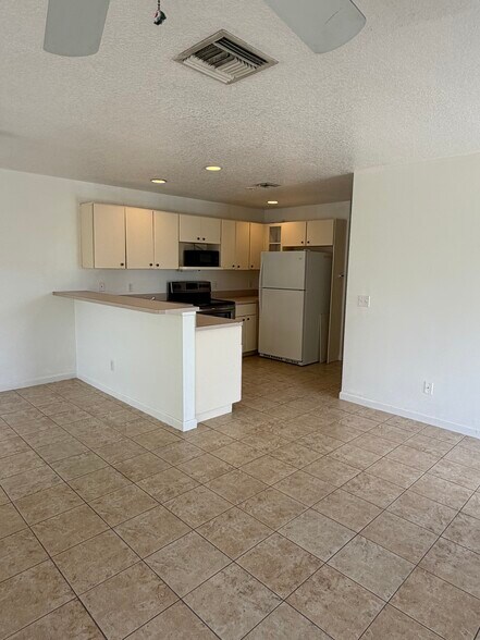 Building Photo - 12631 Orange Grove Blvd