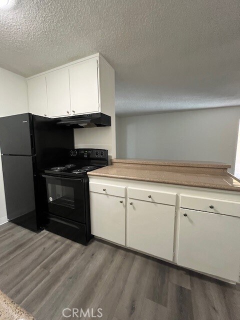 Building Photo - 685 E Vista Chino