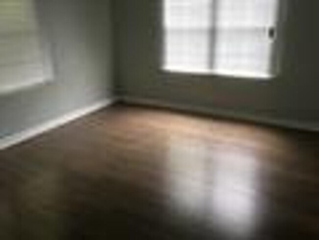 Building Photo - Midtown Home