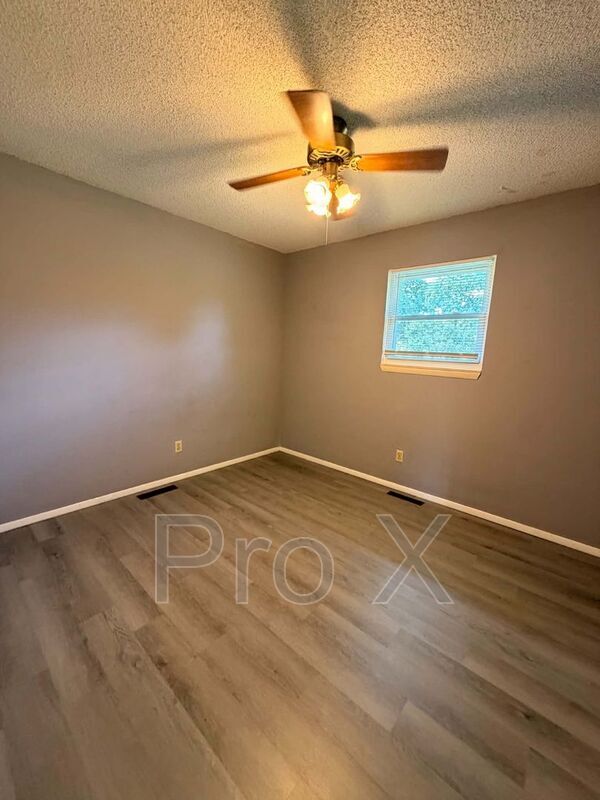 Building Photo - 3833 College View Dr