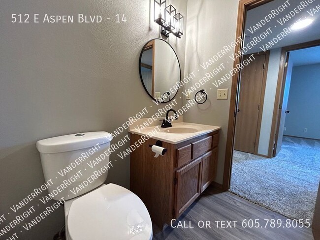Building Photo - 512 E Aspen Blvd