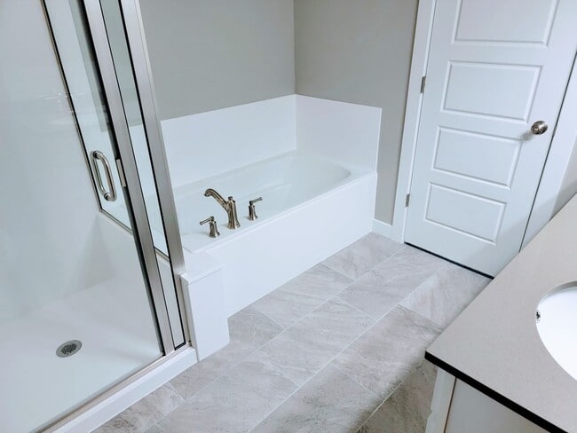 Building Photo - Gorgeous Townhome!!!
