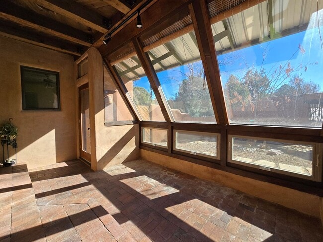 Building Photo - 2835 Don Quixote