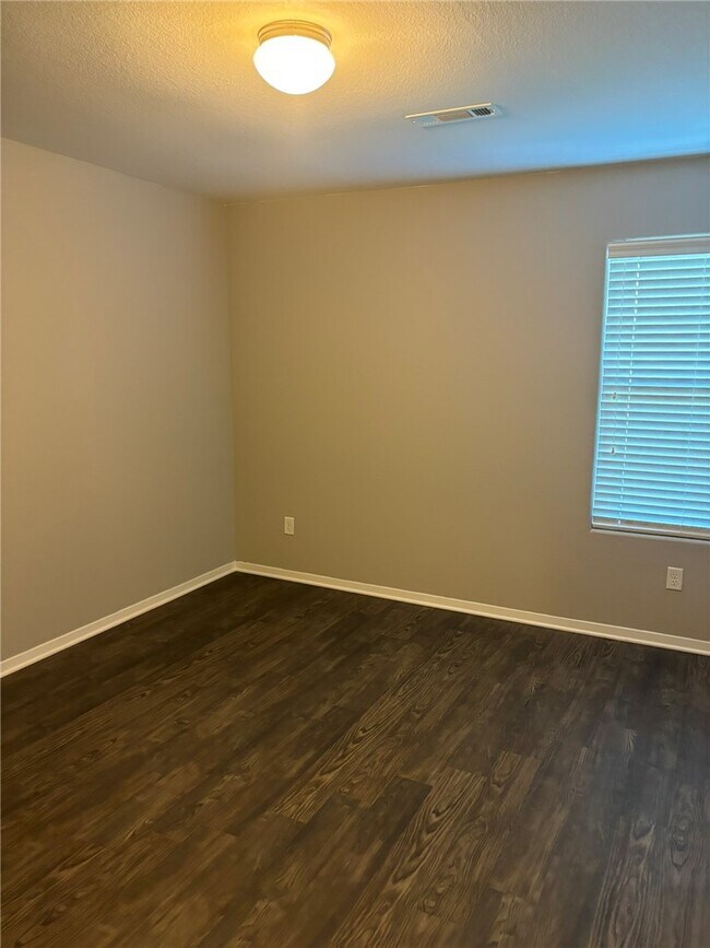 Building Photo - 227 E Anabranch Ct