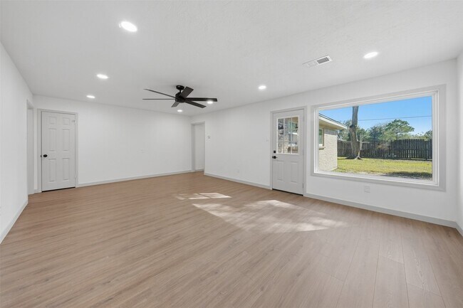 Building Photo - 5002 Cedar Creek Dr