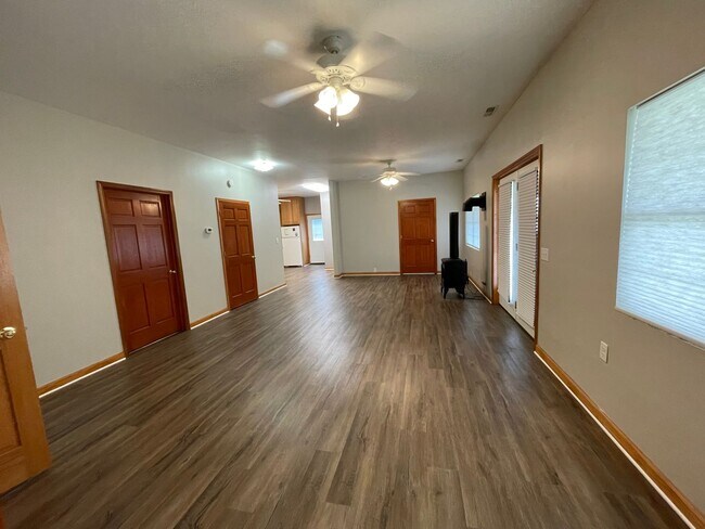 Building Photo - Single family home with BARN/SHOP - Flora, Indiana