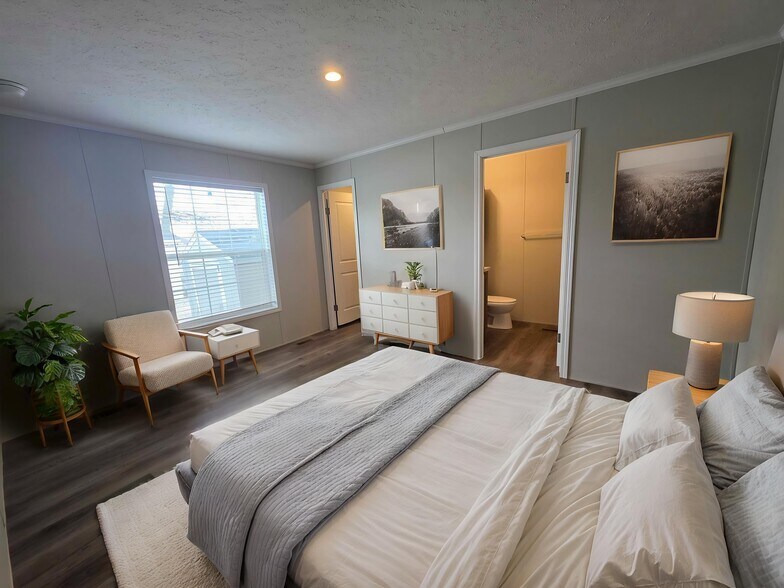 Building Photo - 4620 Hemlock Loop