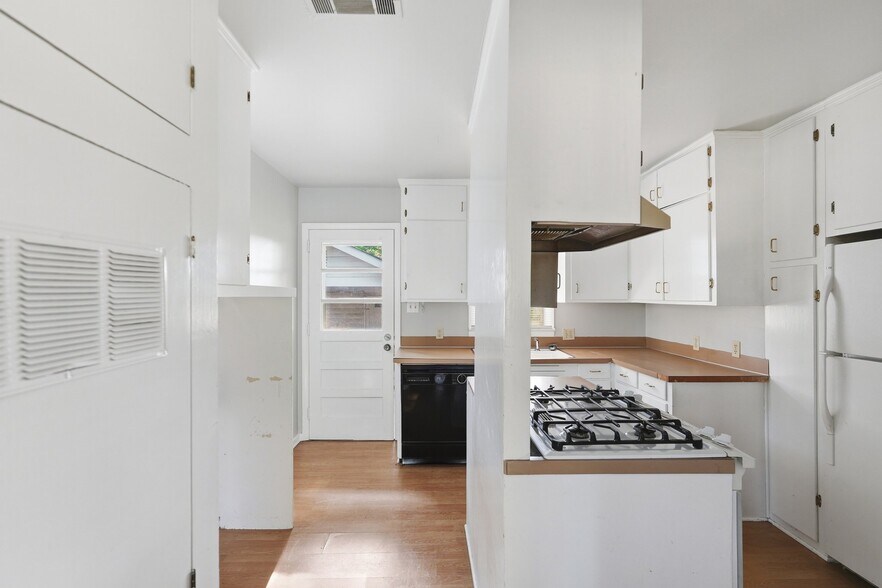 Building Photo - 3902 N Cypress St