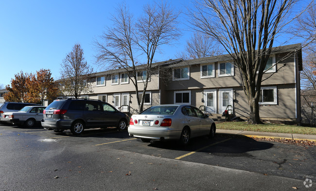 Building Photo - Riverside Townhouses