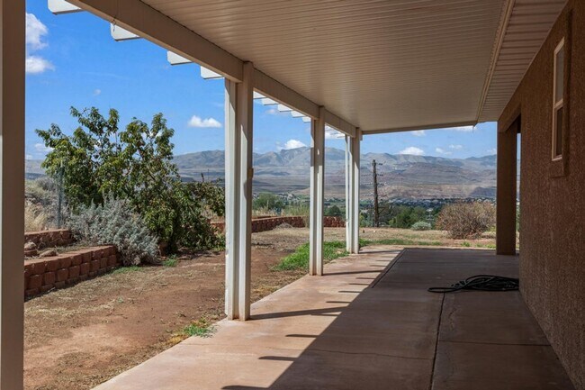 Building Photo - 3 Bedroom Home With Valley Views In St. George