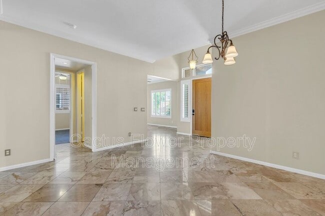 Building Photo - 1811 W Maplewood Pl