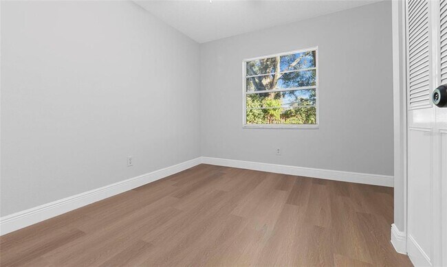 Building Photo - 14615 Daybreak Dr