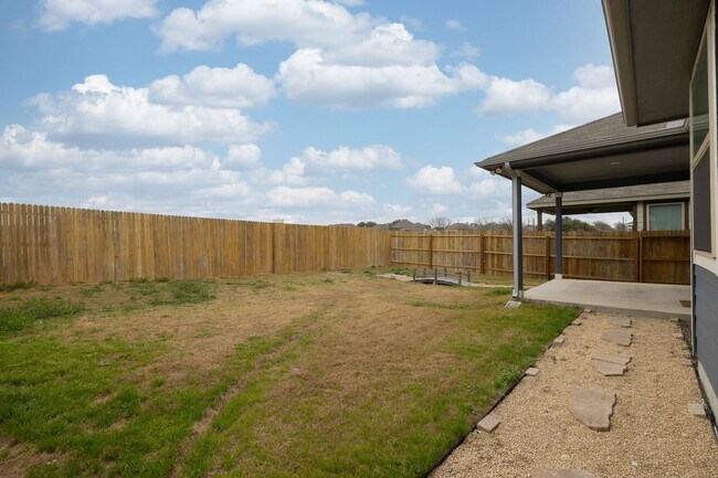 Building Photo - Modern, Like-New Home on a Quiet Cul-de-Sa...