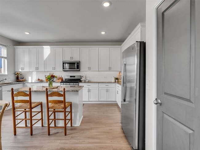 Building Photo - 25623 Balsamroot Dr