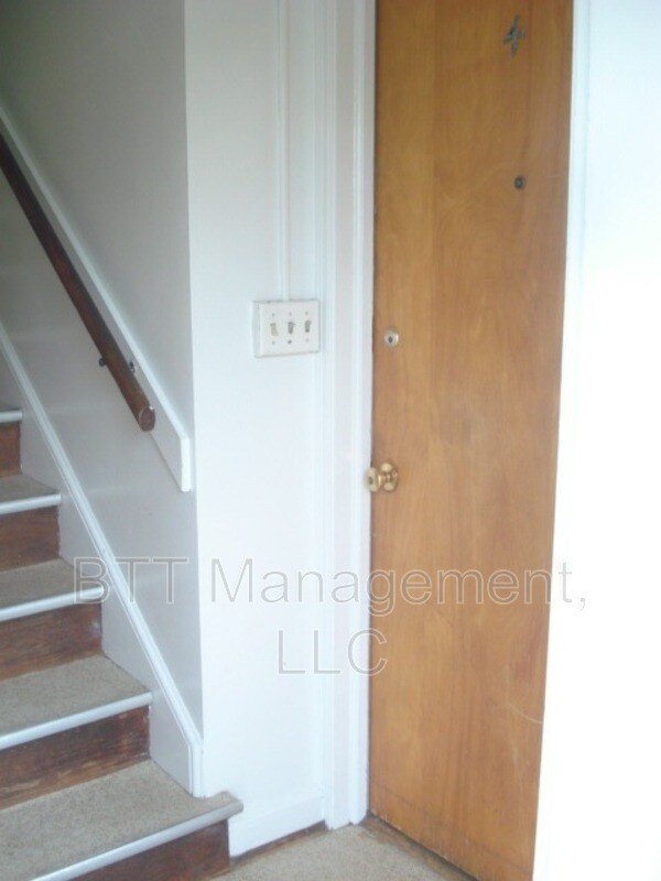 Building Photo - 812 Greenwood Cir