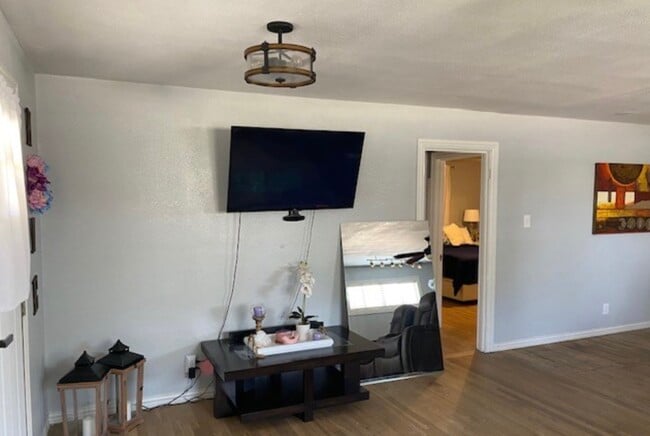 Building Photo - 603 S Ross Blvd