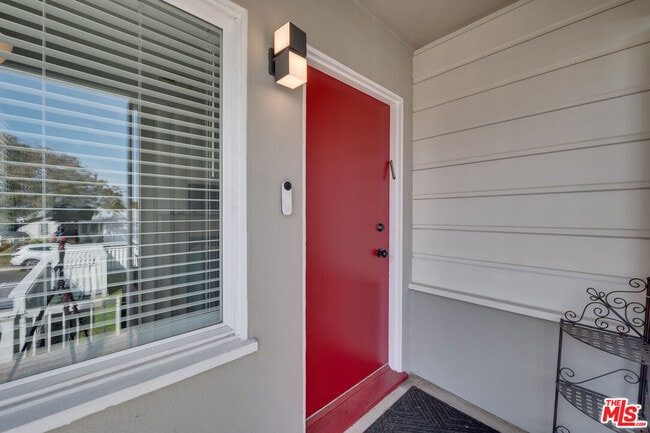 Building Photo - 8305 Colegio Dr