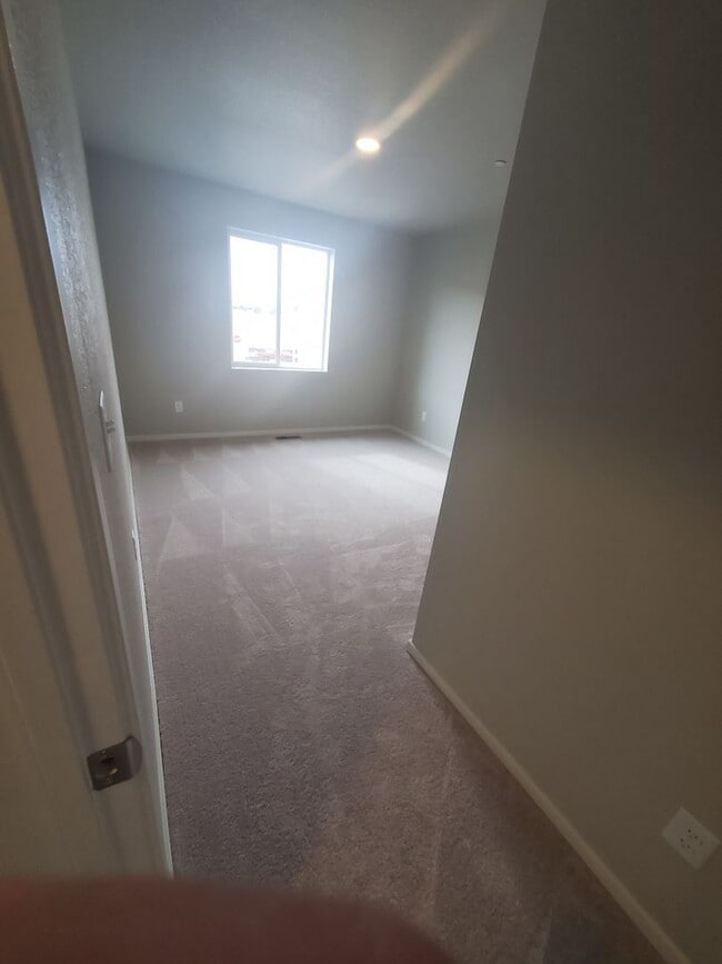 Building Photo - Updated and Bright 3 Bedroom Townhouse in Greeley!