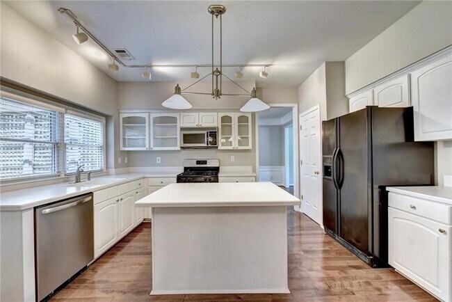 Building Photo - 7470 Brookwood Way