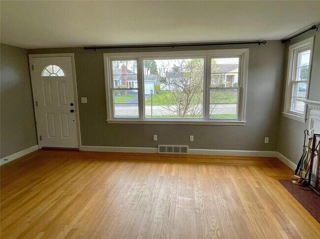 Building Photo - 30 Althea Dr