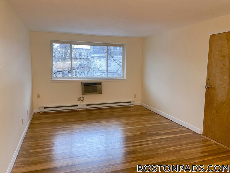 Building Photo - 39 Englewood Ave