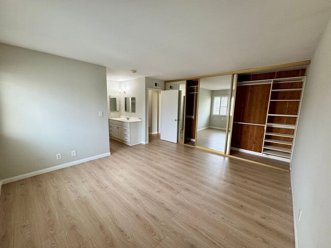 Building Photo - 3462 Del Amo Blvd