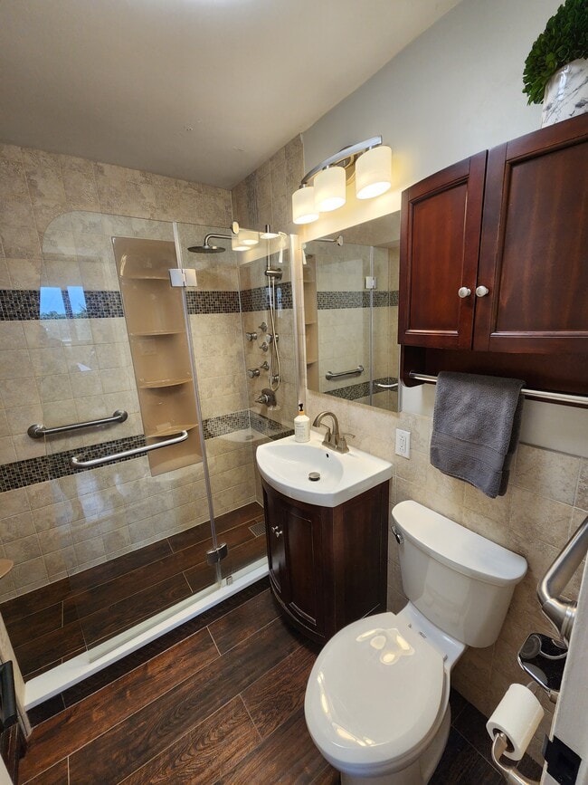 Bathroom - 3950 N Lake Shore Dr