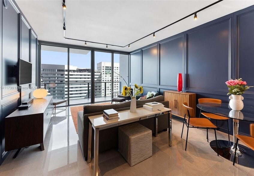 Building Photo - 88 SW 7th St