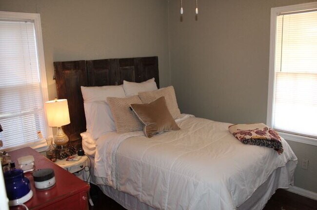 Building Photo - Updates coming soon - Flooring Updates in ...