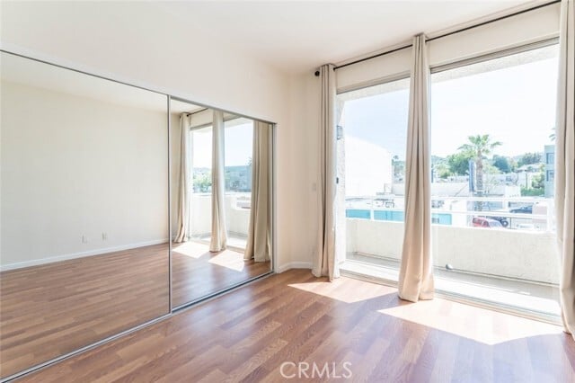 Building Photo - 14948 Moorpark St