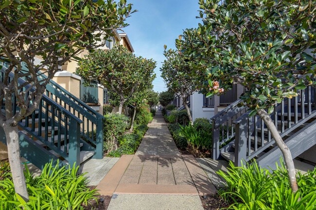 Building Photo - 3 Bed / 2.5 bath, three-level townhome with a bonus home office/den + EV charger in garage. YouTu...